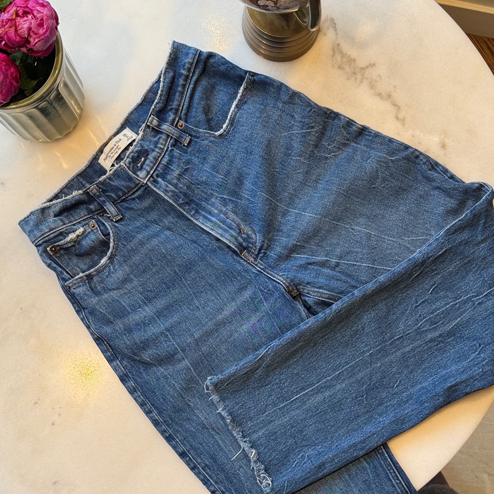 Abercrombie & Fitch Women's The 90’s Straight Ultra High Rise